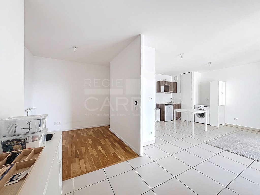 STUDIO A LOUER - BRON - 36.28 m2 - 705�&euro; charges comprises par mois