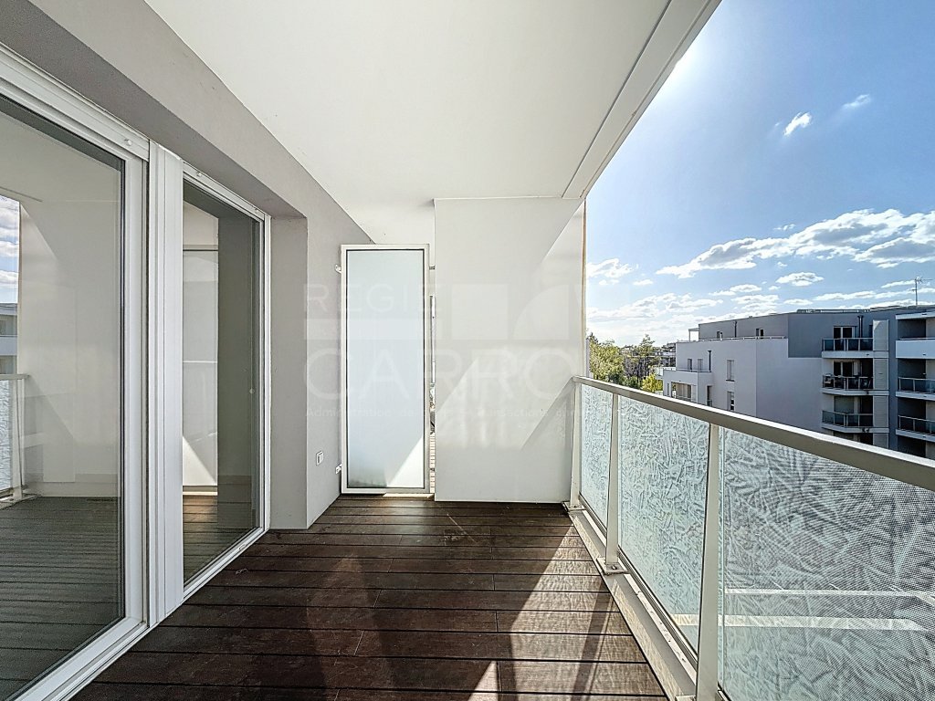 STUDIO A LOUER - BRON - 36.28 m2 - 705�&euro; charges comprises par mois