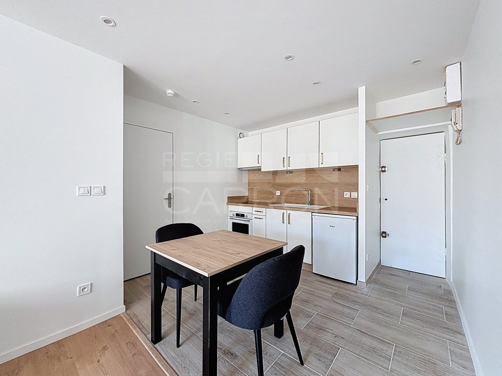 STUDIO A LOUER - LYON 1ER ARRONDISSEMENT - 32.17 m2 - 825�&euro; charges comprises par mois