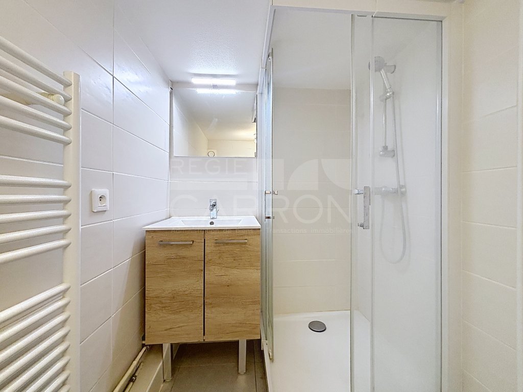 STUDIO A LOUER - LYON 1ER ARRONDISSEMENT - 18.68 m2 - 677 &euro; charges comprises par mois