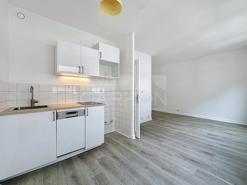 STUDIO A LOUER - LYON 2EME ARRONDISSEMENT - 29.58 m2 - 769 &euro; charges comprises par mois