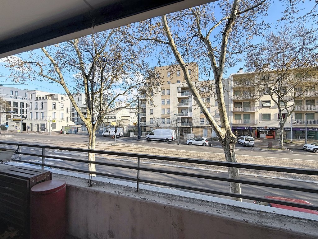 STUDIO A VENDRE - LYON 8EME ARRONDISSEMENT - 25 m2 - 113�000�&euro;