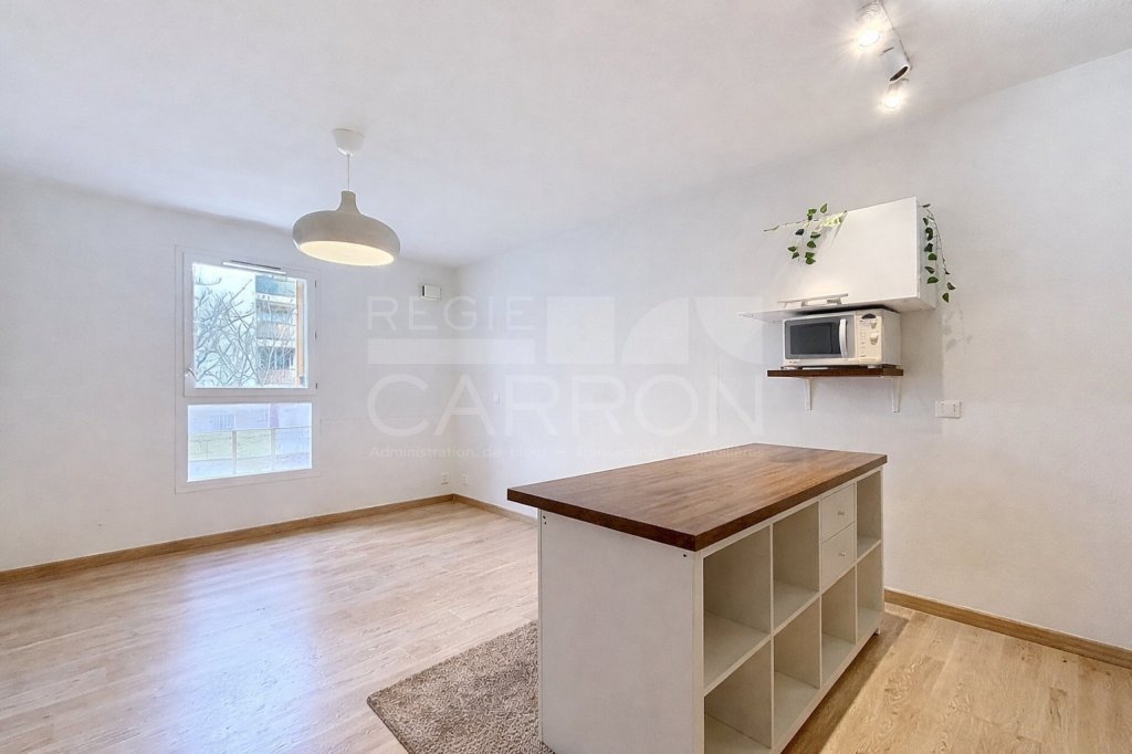 STUDIO A VENDRE - VILLEURBANNE - 27 m2 - 136 000 &euro;