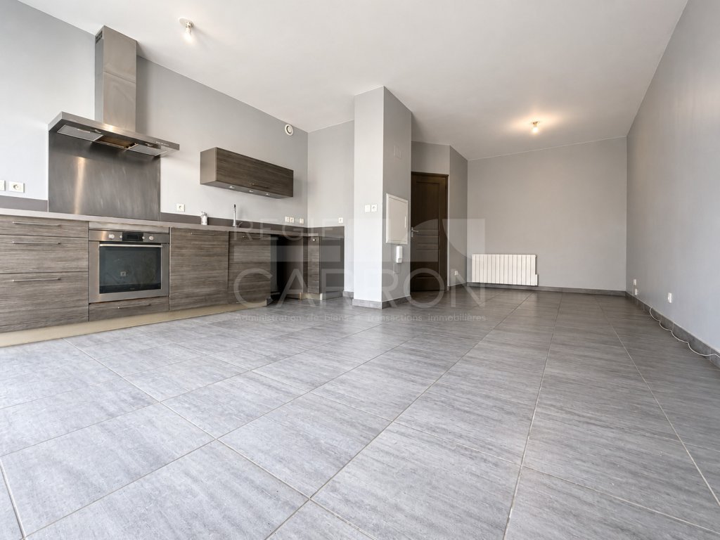 APPARTEMENT T1 A LOUER - CHAMPAGNE AU MONT D OR - 35.99 m2 - 635 &euro; charges comprises par mois