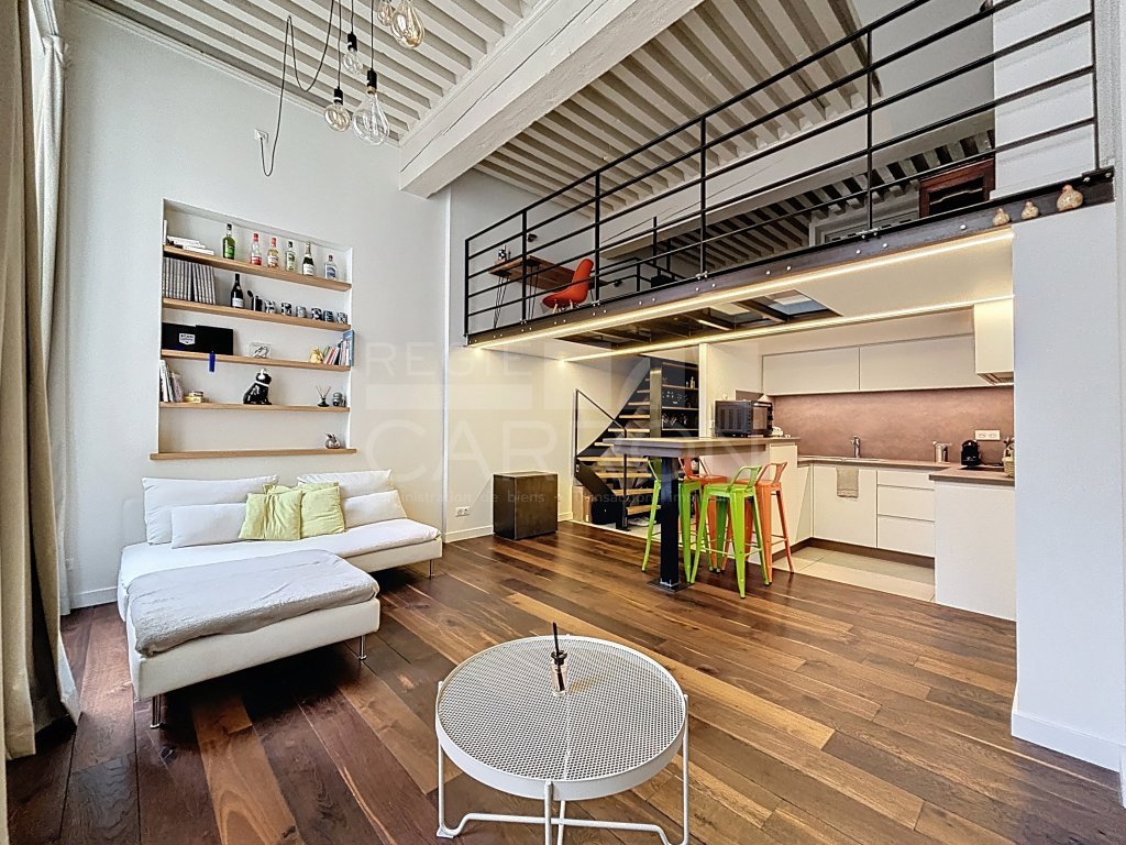 APPARTEMENT T1 A LOUER - LYON 1ER ARRONDISSEMENT - 49.01 m2 - 1 270 &euro; charges comprises par mois