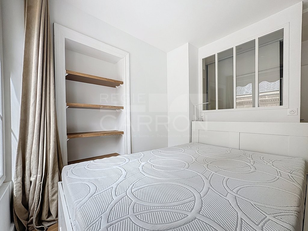 APPARTEMENT T1 A LOUER - LYON 1ER ARRONDISSEMENT - 35.72 m2 - 994 &euro; charges comprises par mois