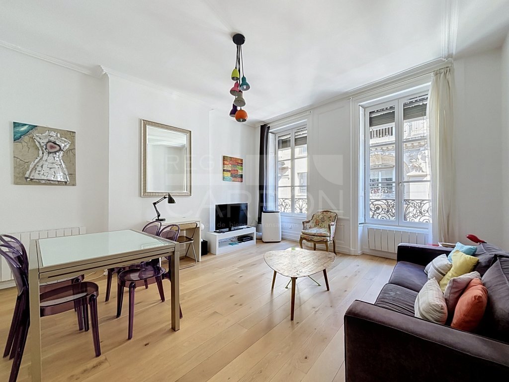 APPARTEMENT T1 A LOUER - LYON 2EME ARRONDISSEMENT - 42.68 m2 - 995 &euro; charges comprises par mois