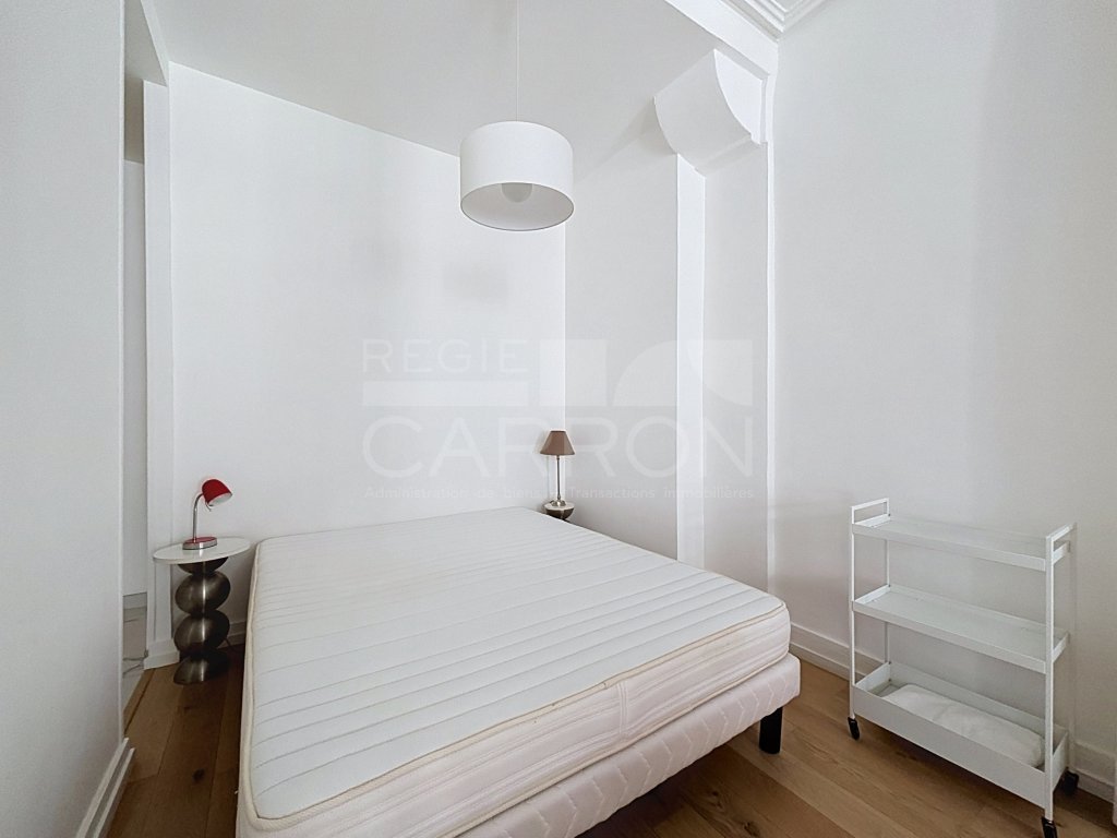 APPARTEMENT T1 A LOUER - LYON 2EME ARRONDISSEMENT - 42.68 m2 - 995 &euro; charges comprises par mois