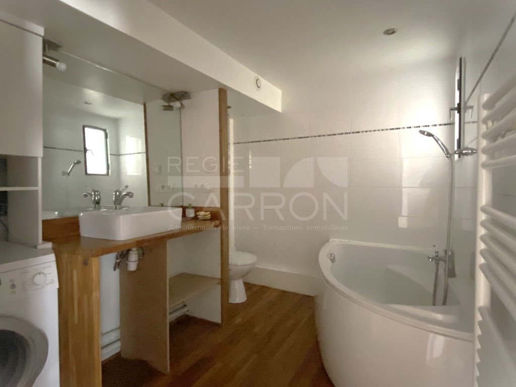 APPARTEMENT T1 A LOUER - LYON 4EME ARRONDISSEMENT - 42.74 m2 - 1 042 &euro; charges comprises par mois