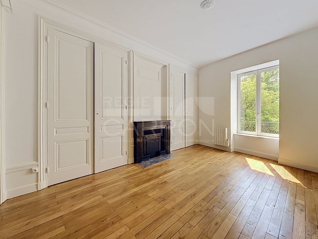 APPARTEMENT T1 A LOUER - LYON 5EME ARRONDISSEMENT - 49.08 m2 - 840 &euro; charges comprises par mois