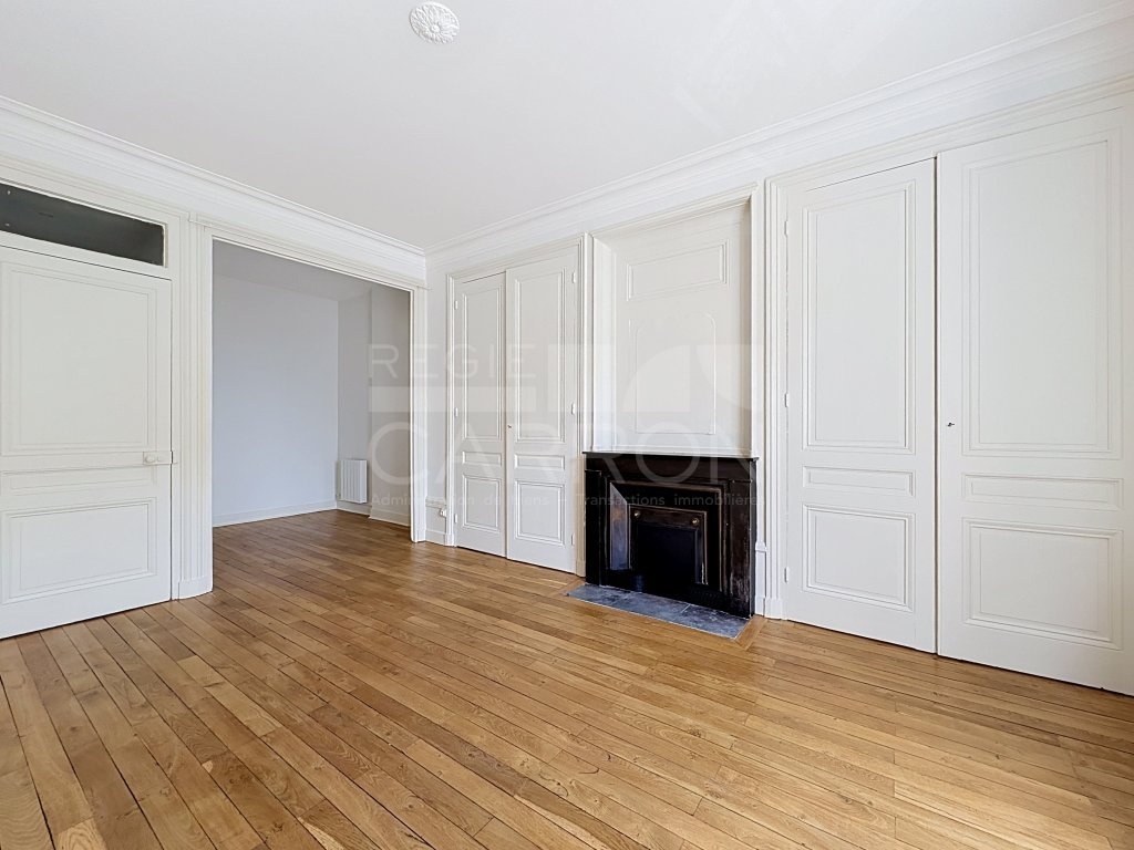 APPARTEMENT T1 A LOUER - LYON 5EME ARRONDISSEMENT - 49.08 m2 - 840 &euro; charges comprises par mois