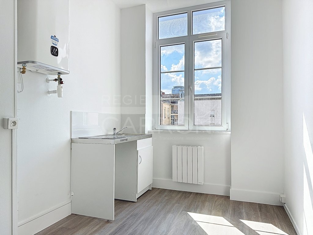 APPARTEMENT T1 A LOUER - LYON 6EME ARRONDISSEMENT - 41.09 m2 - 884 &euro; charges comprises par mois