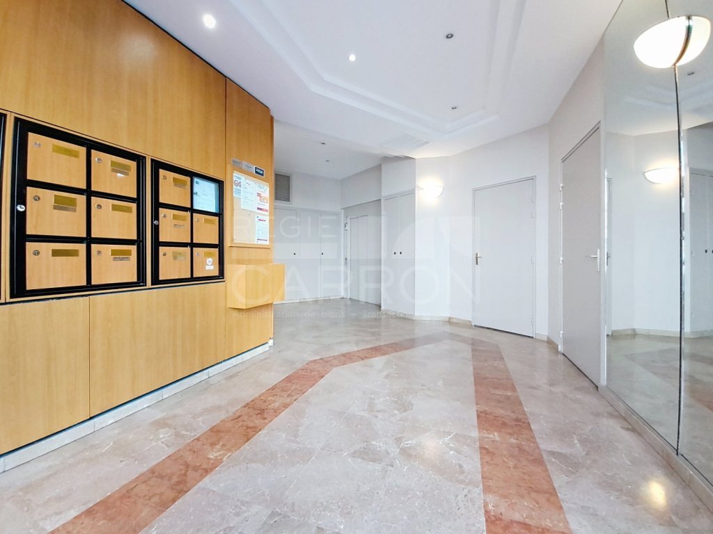 APPARTEMENT T1 A VENDRE - LYON 7EME ARRONDISSEMENT - 40 m2 - 189 000 &euro;