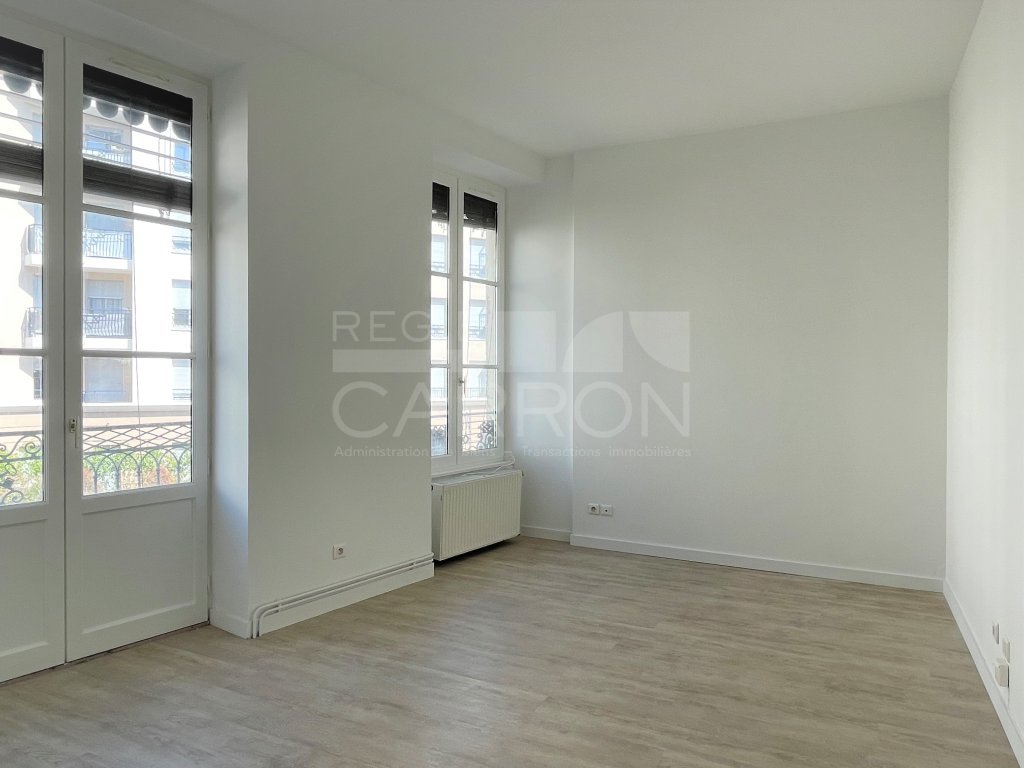 APPARTEMENT T2 A LOUER - CALUIRE ET CUIRE - 36.2 m2 - 757 &euro; charges comprises par mois