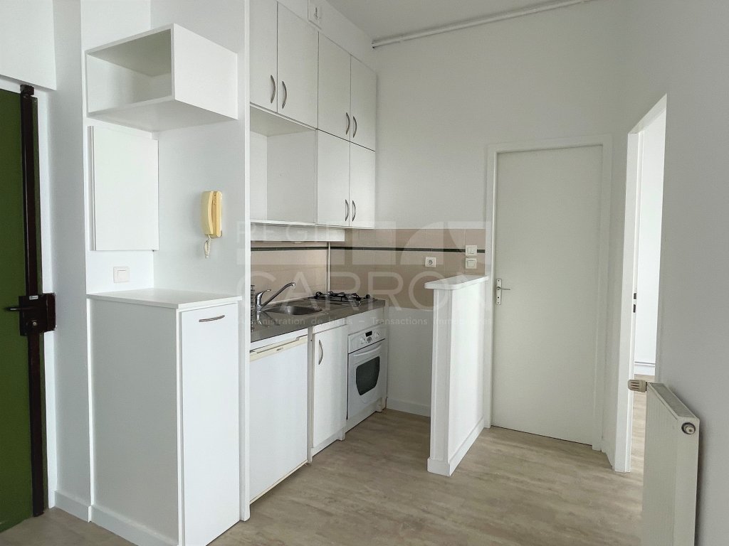 APPARTEMENT T2 A LOUER - CALUIRE ET CUIRE - 36.2 m2 - 757 &euro; charges comprises par mois