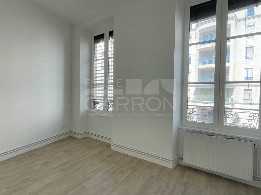 APPARTEMENT T2 A LOUER - CALUIRE ET CUIRE - 36.2 m2 - 757 &euro; charges comprises par mois