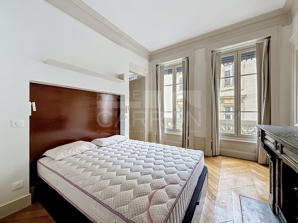 APPARTEMENT T2 A LOUER - LYON 1ER ARRONDISSEMENT - 35.6 m2 - 993 &euro; charges comprises par mois