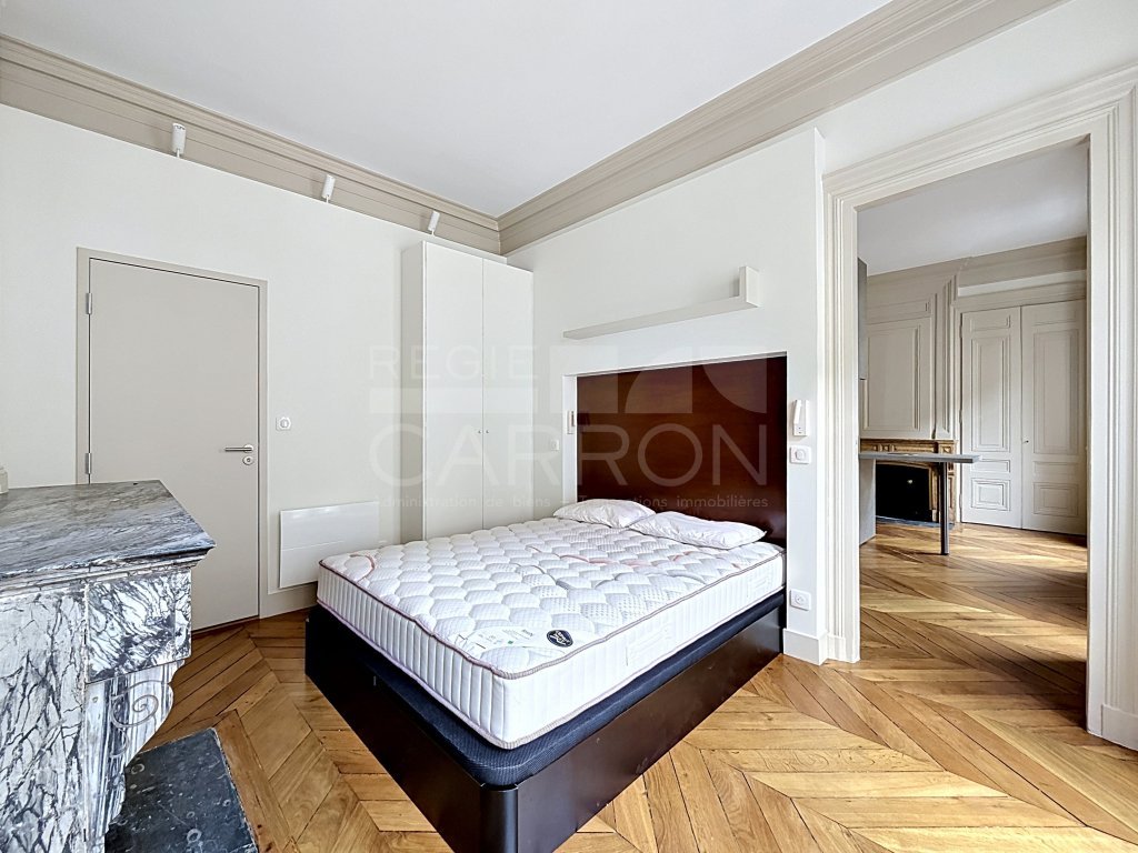 APPARTEMENT T2 A LOUER - LYON 1ER ARRONDISSEMENT - 35.6 m2 - 993 &euro; charges comprises par mois