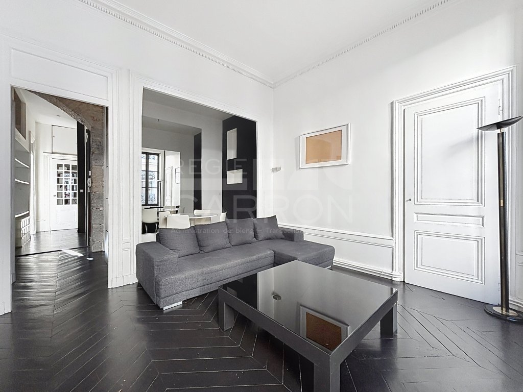 APPARTEMENT T2 A LOUER - LYON 1ER ARRONDISSEMENT - 54.19 m2 - 1 072,45 &euro; charges comprises par mois