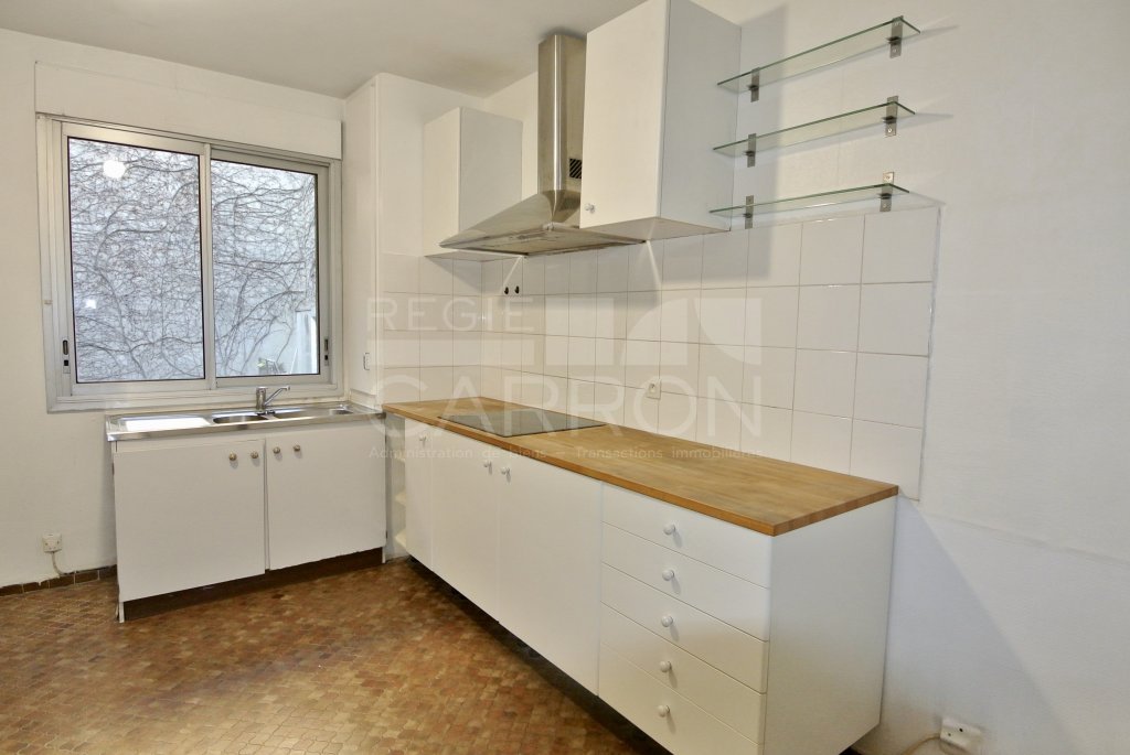 APPARTEMENT T2 A LOUER - LYON 2EME ARRONDISSEMENT - 67.7 m2 - 1 073 € charges comprises par mois