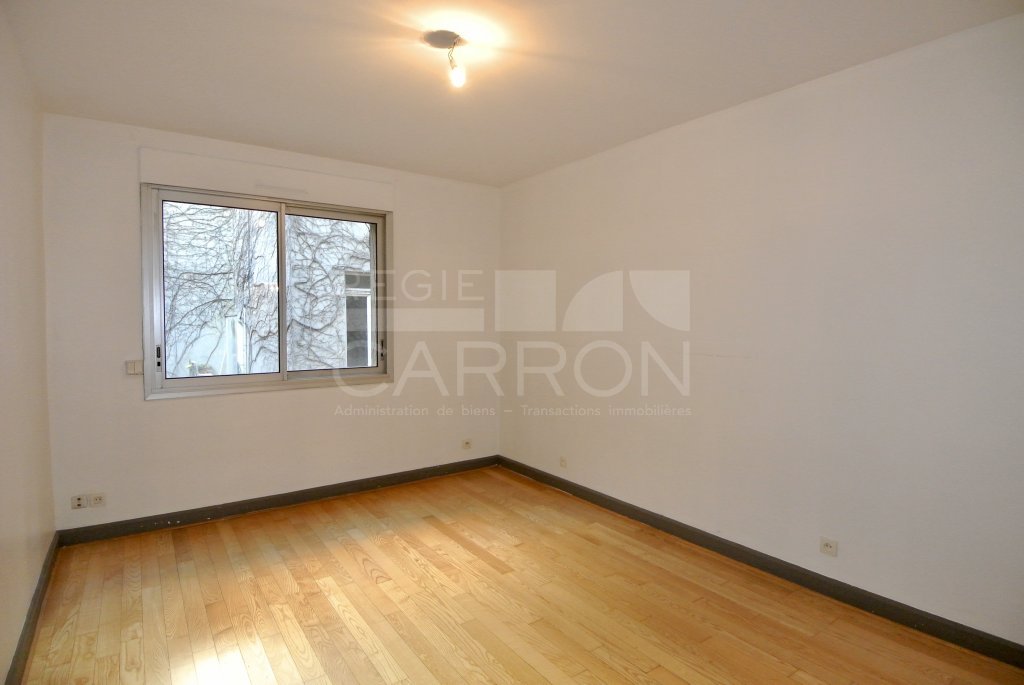 APPARTEMENT T2 A LOUER - LYON 2EME ARRONDISSEMENT - 67.7 m2 - 1 073 € charges comprises par mois