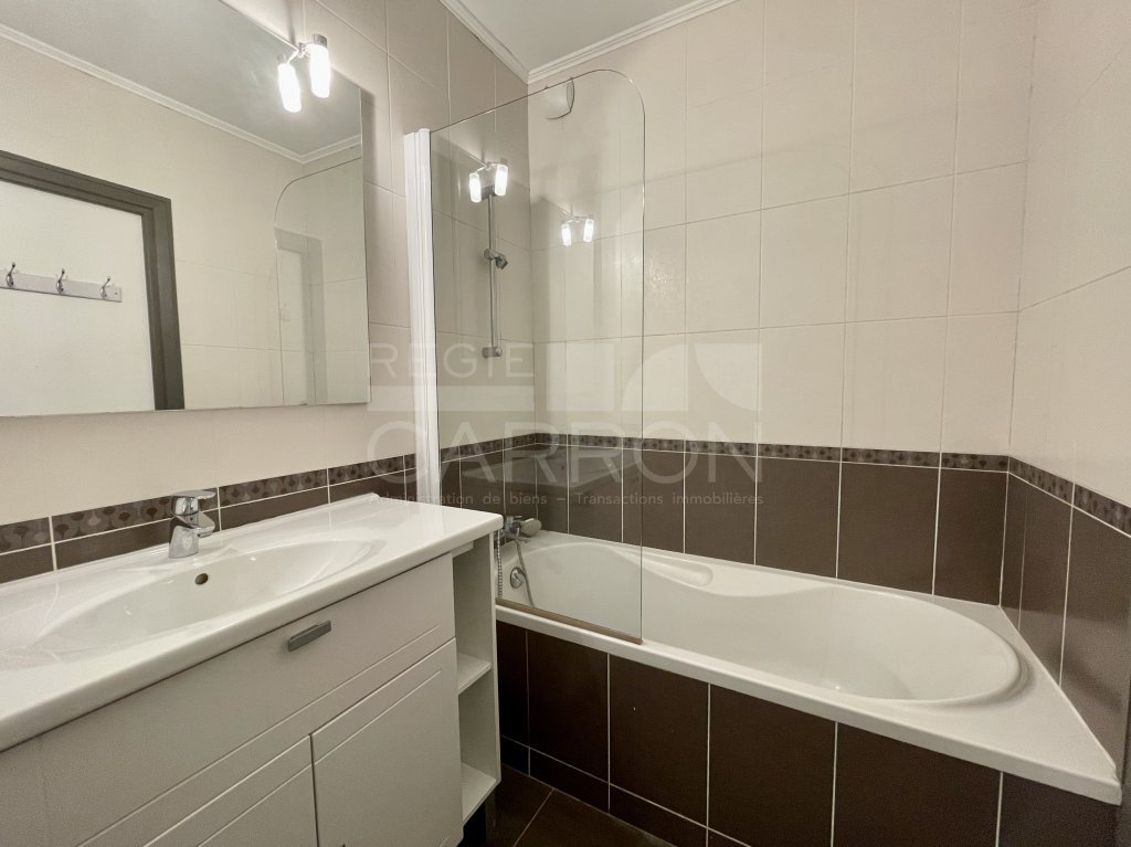APPARTEMENT T2 A LOUER - LYON 2EME ARRONDISSEMENT - 67.7 m2 - 1 073 € charges comprises par mois
