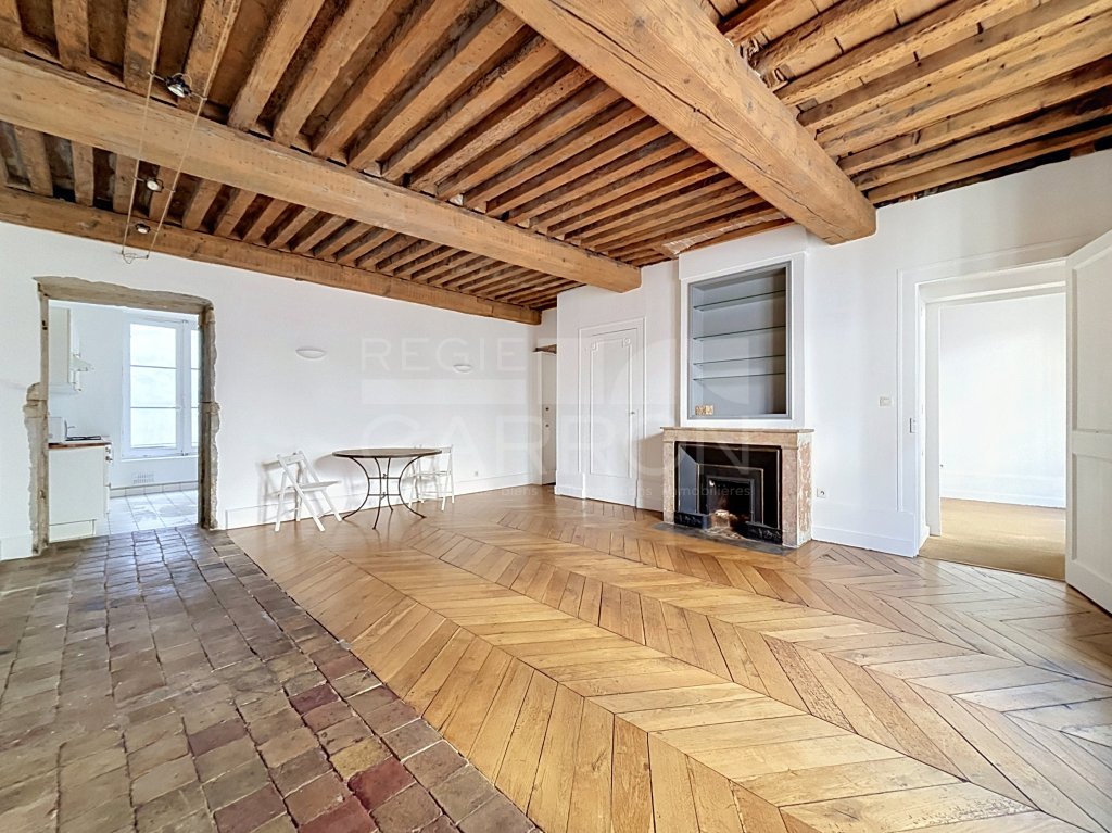 APPARTEMENT T2 A LOUER - LYON 2EME ARRONDISSEMENT - 62.05 m2 - 1 135 &euro; charges comprises par mois