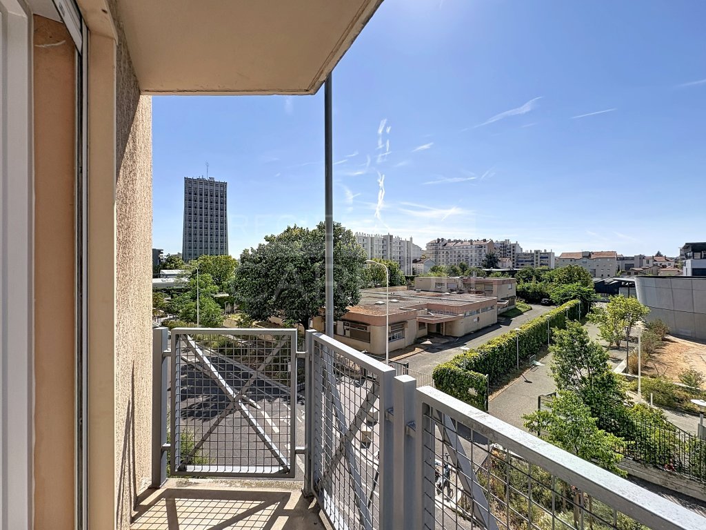 APPARTEMENT T2 A LOUER - LYON 3EME ARRONDISSEMENT - 46.1 m2 - 872 &euro; charges comprises par mois
