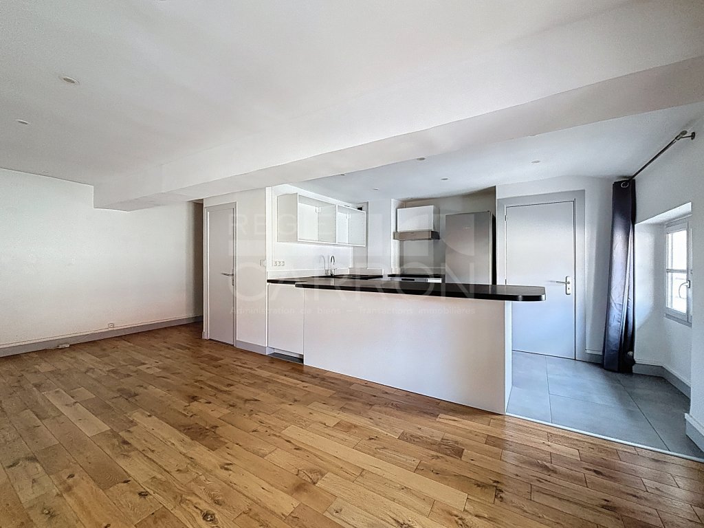 APPARTEMENT T2 A LOUER - LYON 6EME ARRONDISSEMENT - 57.37 m2 - 998€ charges comprises par mois