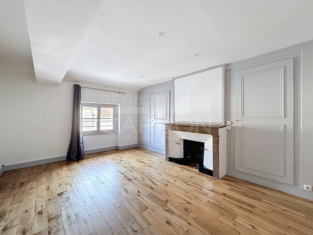 APPARTEMENT T2 A LOUER - LYON 6EME ARRONDISSEMENT - 57.37 m2 - 998€ charges comprises par mois