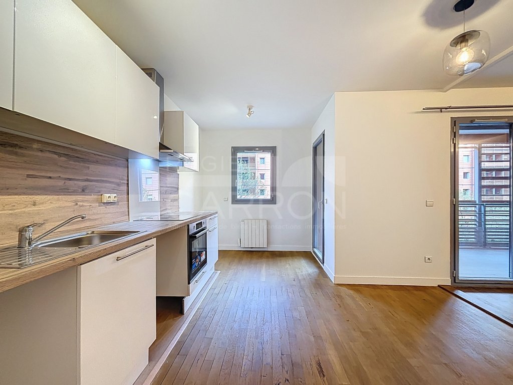 APPARTEMENT T2 A LOUER - LYON 6EME ARRONDISSEMENT - 56.08 m2 - 921 &euro; charges comprises par mois