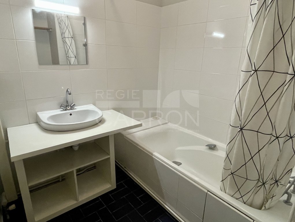 APPARTEMENT T2 A LOUER - LYON 6EME ARRONDISSEMENT - 44.4 m2 - 961 &euro; charges comprises par mois