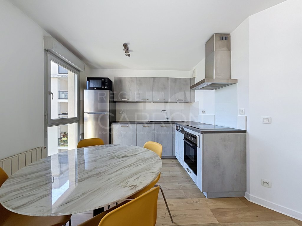 APPARTEMENT T2 A LOUER - LYON 7EME ARRONDISSEMENT - 47.36 m2 - 1 062 &euro; charges comprises par mois