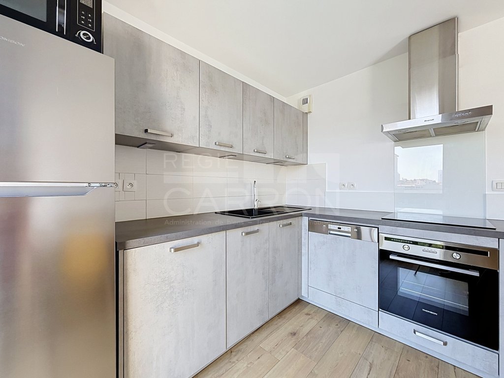 APPARTEMENT T2 A LOUER - LYON 7EME ARRONDISSEMENT - 47.36 m2 - 1 062 &euro; charges comprises par mois