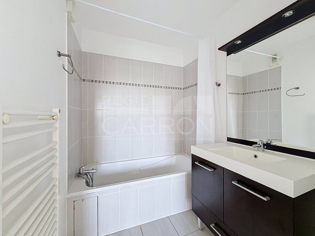 APPARTEMENT T2 A LOUER - LYON 7EME ARRONDISSEMENT - 47.36 m2 - 1 062 &euro; charges comprises par mois