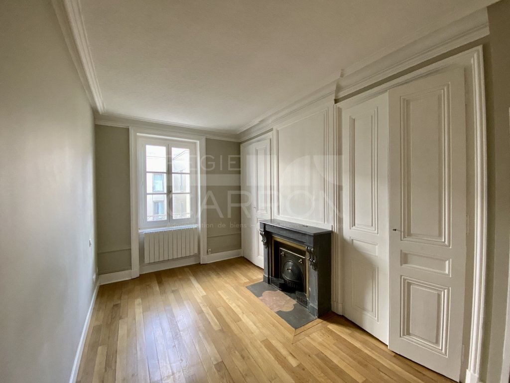 APPARTEMENT T2 A LOUER - LYON 7EME ARRONDISSEMENT - 56.69 m2 - 1 089 &euro; charges comprises par mois