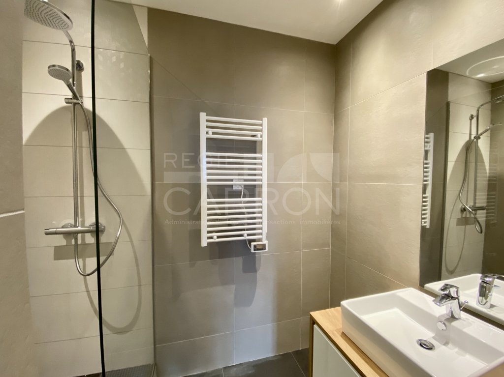 APPARTEMENT T2 A LOUER - LYON 7EME ARRONDISSEMENT - 56.69 m2 - 1 089 &euro; charges comprises par mois