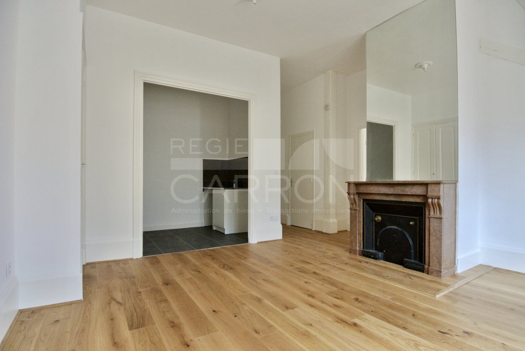 APPARTEMENT T2 A LOUER - LYON 7EME ARRONDISSEMENT - 54.48 m2 - 918 &euro; charges comprises par mois