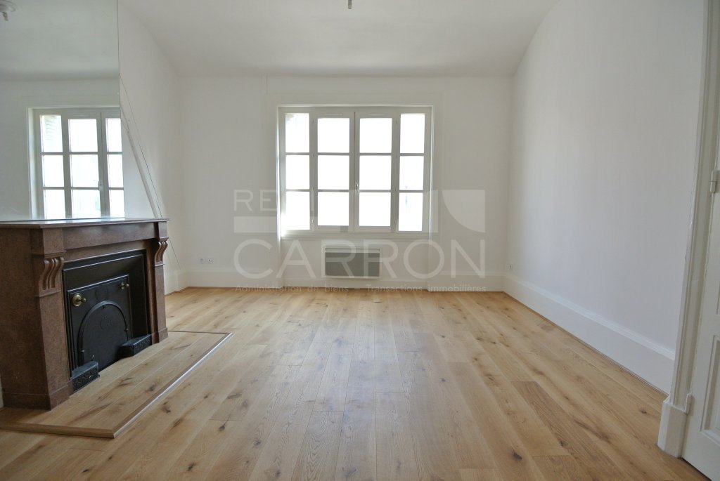APPARTEMENT T2 A LOUER - LYON 7EME ARRONDISSEMENT - 54.48 m2 - 918 &euro; charges comprises par mois
