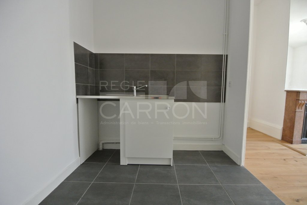 APPARTEMENT T2 A LOUER - LYON 7EME ARRONDISSEMENT - 54.48 m2 - 918 &euro; charges comprises par mois