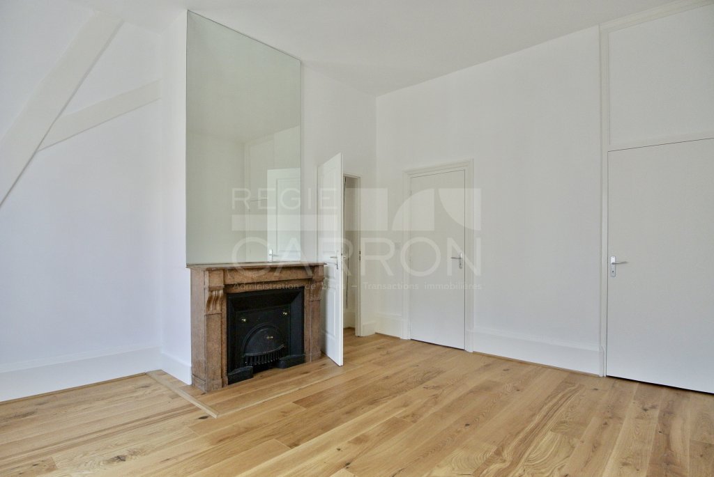APPARTEMENT T2 A LOUER - LYON 7EME ARRONDISSEMENT - 54.48 m2 - 918 &euro; charges comprises par mois