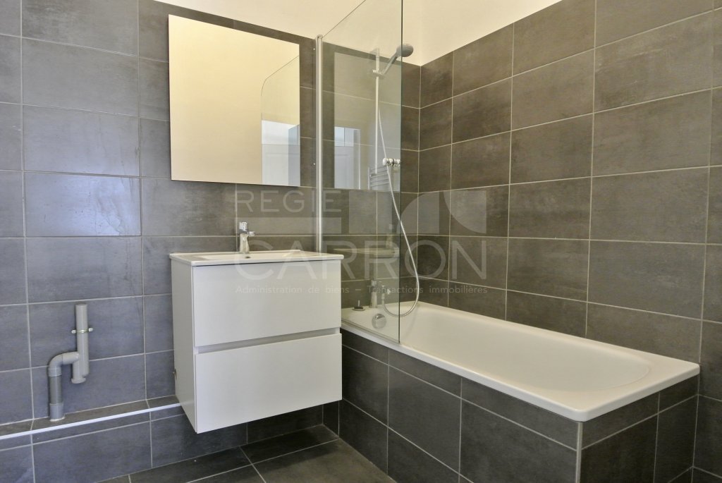APPARTEMENT T2 A LOUER - LYON 7EME ARRONDISSEMENT - 54.48 m2 - 918 &euro; charges comprises par mois
