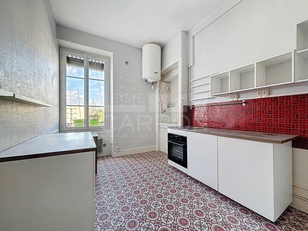 APPARTEMENT T2 A LOUER - LYON 8EME ARRONDISSEMENT - 74.53 m2 - 868 &euro; charges comprises par mois