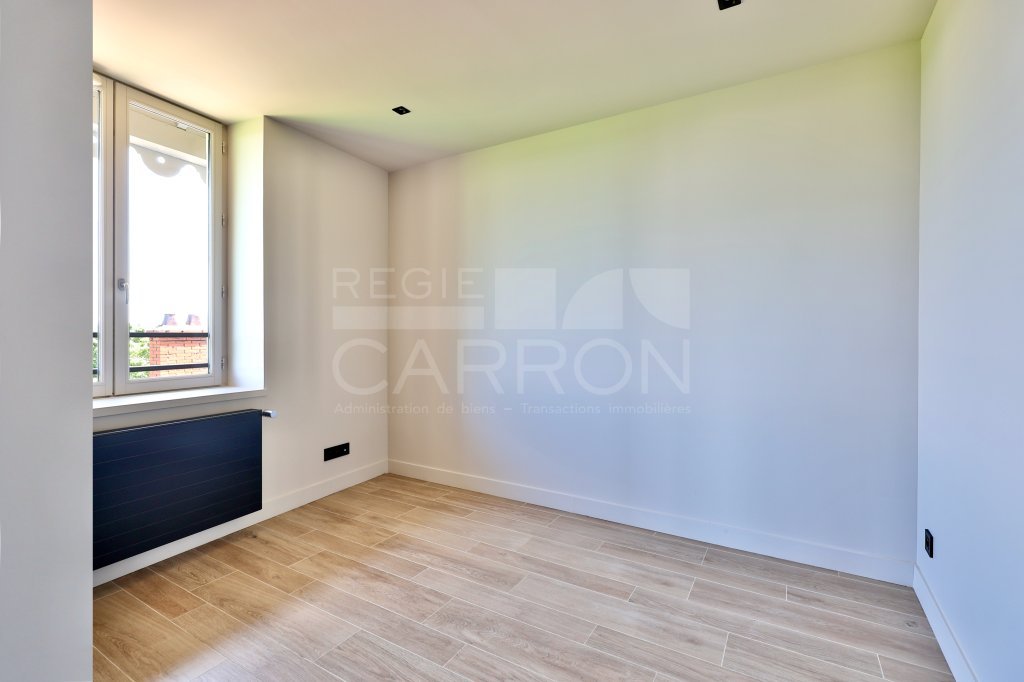 APPARTEMENT T2 A LOUER - ST CYR AU MONT D OR - 1 095 &euro; charges comprises par mois