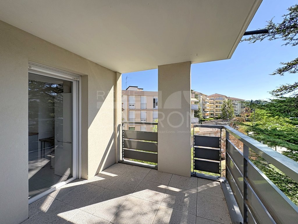 APPARTEMENT T2 A LOUER - TASSIN LA DEMI LUNE - 43.19 m2 - 830 &euro; charges comprises par mois