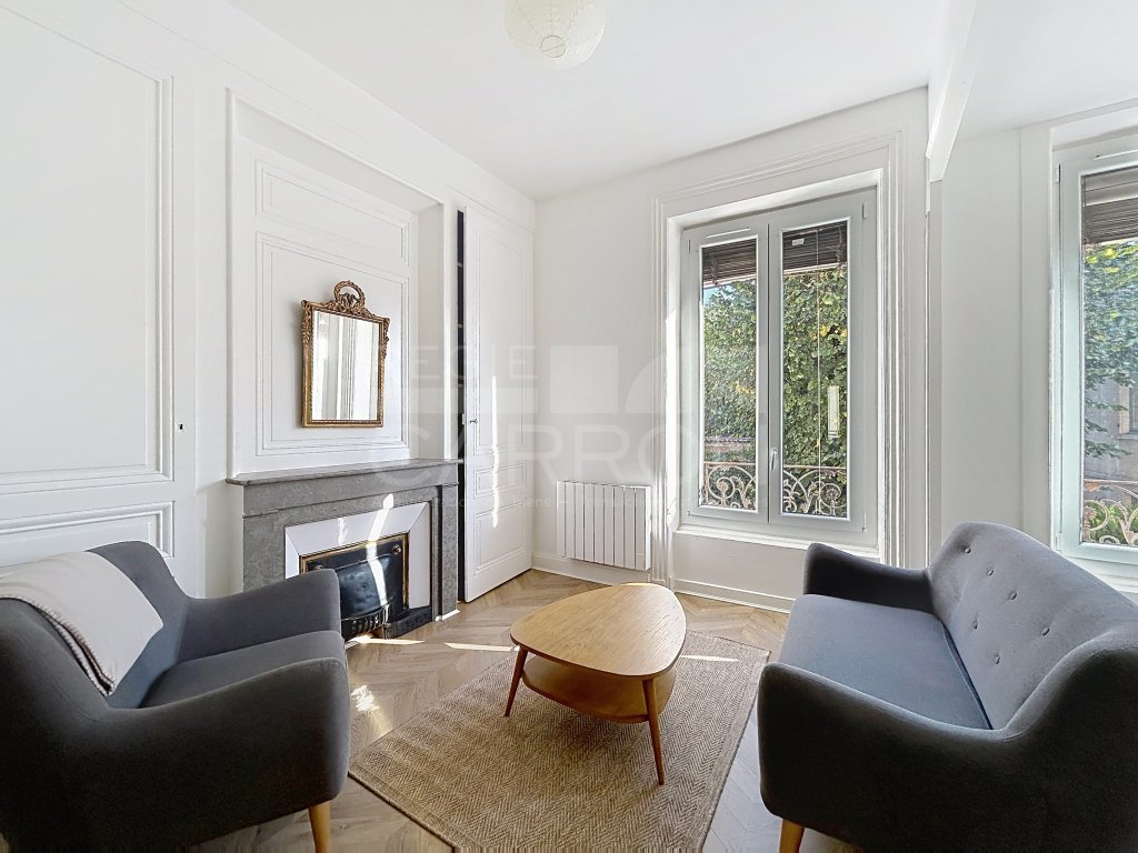 APPARTEMENT T2 A LOUER - TASSIN LA DEMI LUNE - 39.65 m2 - 840 &euro; charges comprises par mois