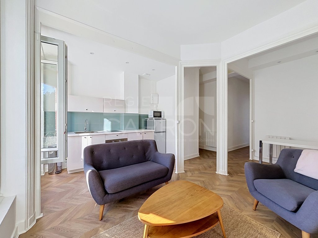 APPARTEMENT T2 A LOUER - TASSIN LA DEMI LUNE - 39.65 m2 - 840 &euro; charges comprises par mois