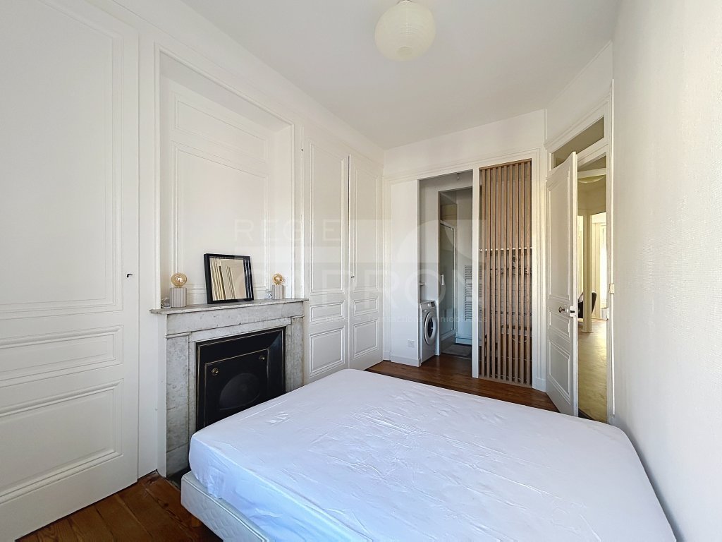 APPARTEMENT T2 A LOUER - TASSIN LA DEMI LUNE - 39.65 m2 - 840 &euro; charges comprises par mois