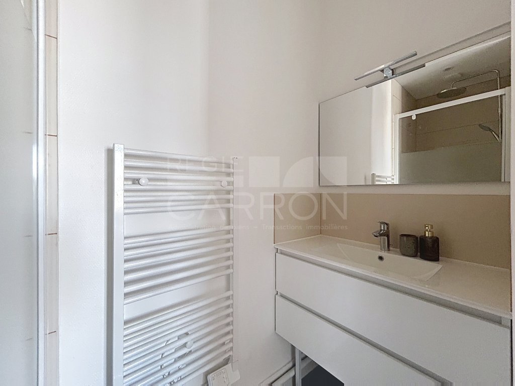 APPARTEMENT T2 A LOUER - TASSIN LA DEMI LUNE - 39.65 m2 - 840 &euro; charges comprises par mois