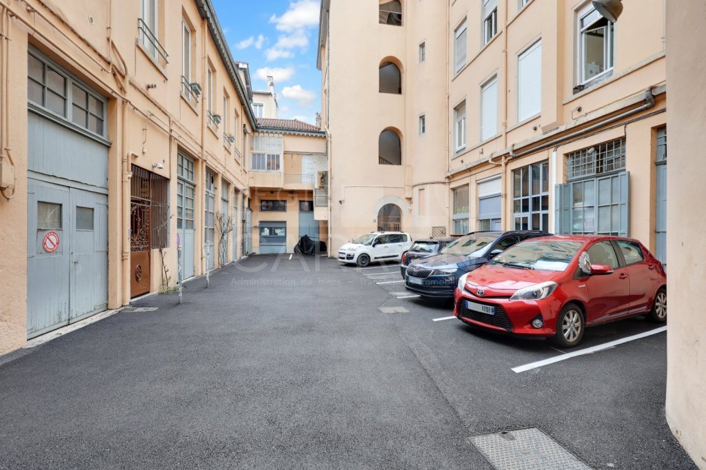 Appartement 2 pices - 1 chambre A VENDRE - LYON 6EME ARRONDISSEMENT 108 RUE BOSSUET, 69006 LYON - 51.31 m2 - 297000€